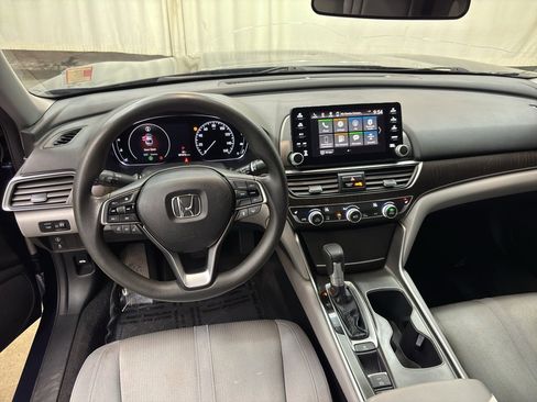 Used 2018 Honda Accord EX image 11