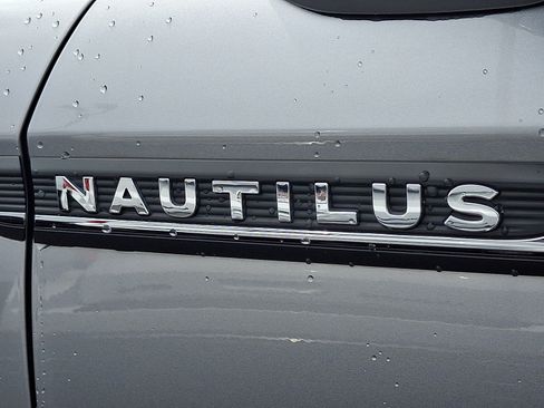 Used 2020 Lincoln Nautilus Premier AWD/4WD image 29