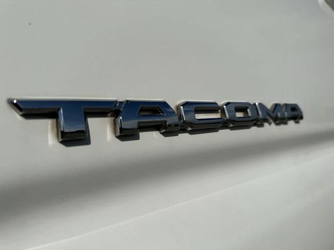 Used 2019 Toyota Tacoma SR5 RWD image 13