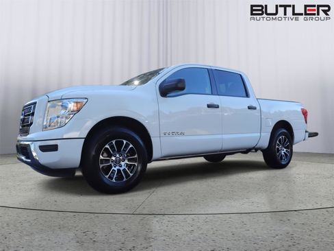 Used 2023 Nissan Titan SV image 1