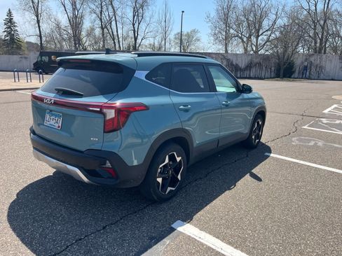 Used 2024 Kia Seltos EX AWD/4WD image 6