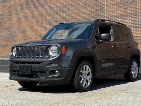 Used 2018 Jeep Renegade Latitude FWD image 4