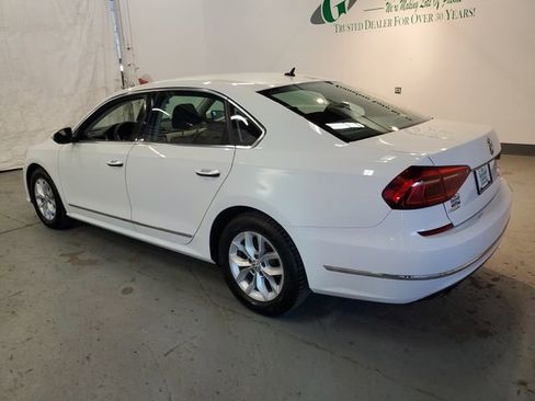 Used 2017 Volkswagen Passat 1.8T S FWD image 4
