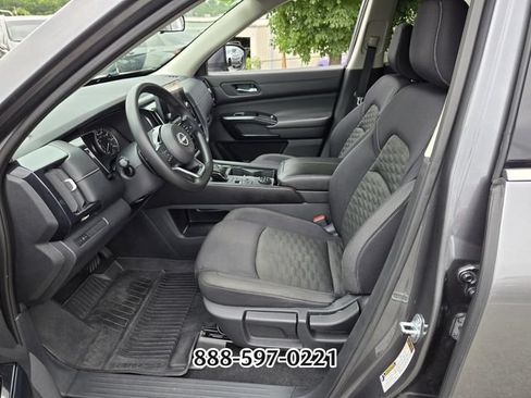Used 2022 Nissan Pathfinder S AWD/4WD image 10