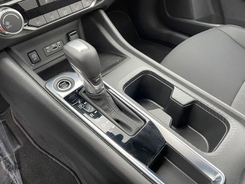 Used 2025 Nissan Sentra SV image 39