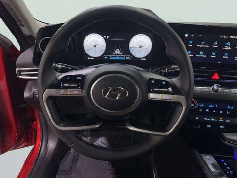 Used 2022 Hyundai Elantra Limited image 16