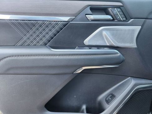 Used 2024 GMC Acadia Denali w/ Super Cruise Package image 19