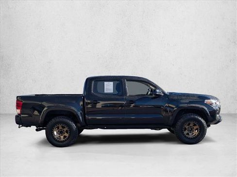 Used 2016 Toyota Tacoma SR5 w/ SR5 Appearance Package (SN) image 4
