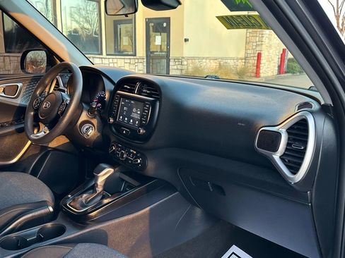 Used 2021 Kia Soul S image 13