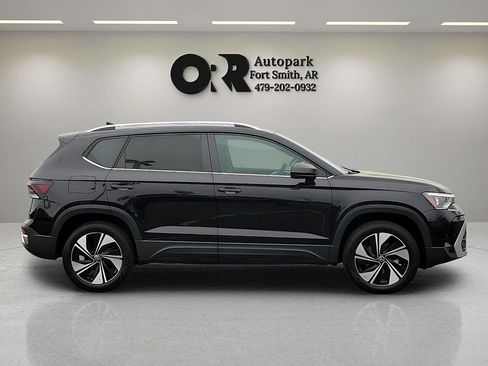 Used 2025 Volkswagen Taos SE image 6