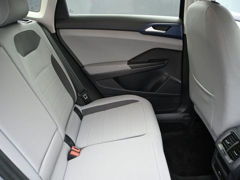 Used 2024 Volkswagen Taos SE image 22