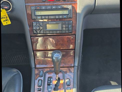 Used 2000 Mercedes-Benz E 320 Sedan image 14