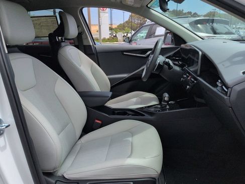 Used 2025 Kia Niro EX FWD image 29
