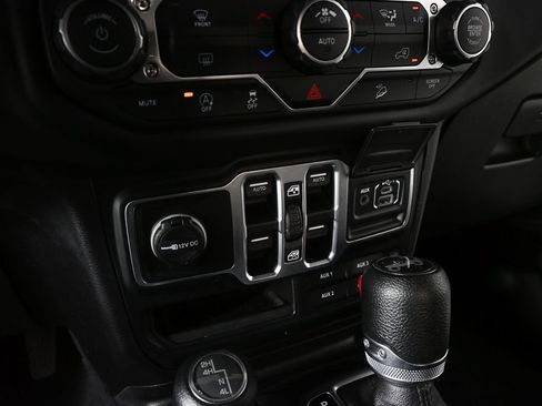 Used 2018 Jeep Wrangler Unlimited Sport S AWD/4WD image 14