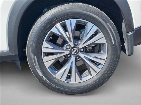 Used 2023 Nissan Rogue SV image 21