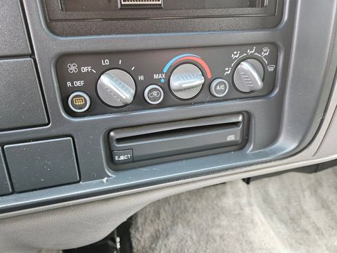 Used 1995 Chevrolet Suburban 2WD image 11