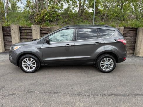 Used 2018 Ford Escape SE w/ Ford Safe & Smart Package AWD/4WD image 5