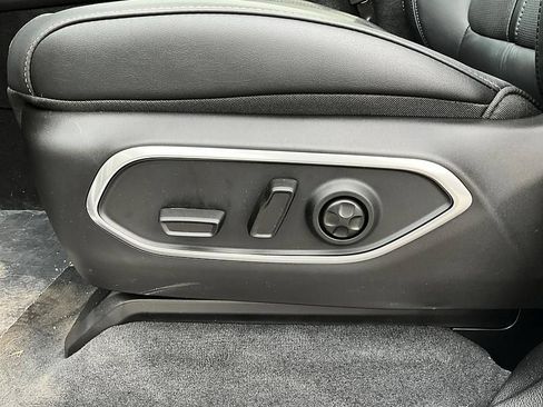New 2026 Jeep Grand Wagoneer L Limited AWD/4WD image 17