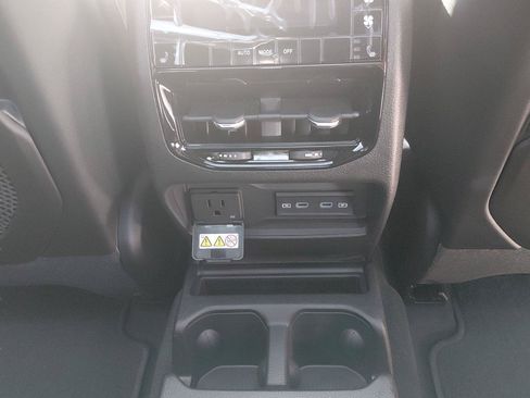 New 2026 Jeep Grand Cherokee L Limited AWD/4WD image 16