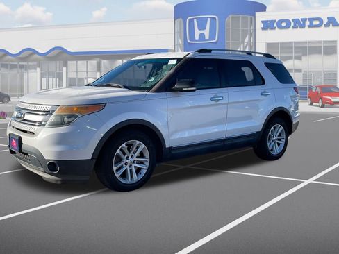 Used 2013 Ford Explorer XLT image 3