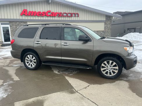 Used 2010 Toyota Sequoia Limited image 2