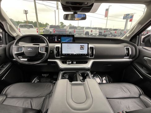 Used 2025 Ford Expedition Platinum AWD/4WD image 34