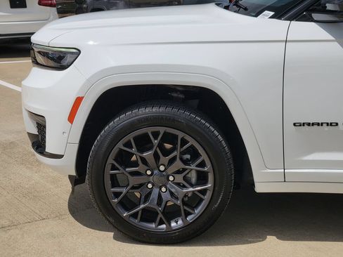 Used 2025 Jeep Grand Cherokee L Summit w/ Obsidian Package AWD/4WD image 8