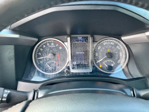 Used 2022 Toyota Tacoma SR5 AWD/4WD image 16