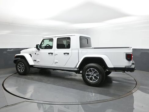 New 2025 Jeep Gladiator Sport image 5