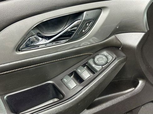 Used 2019 Chevrolet Traverse LT image 18
