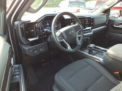 Used 2025 Chevrolet Silverado 1500 RST AWD/4WD image 16