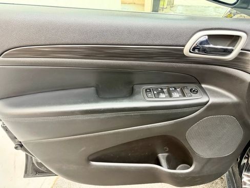 Used 2021 Jeep Grand Cherokee Laredo AWD/4WD image 10