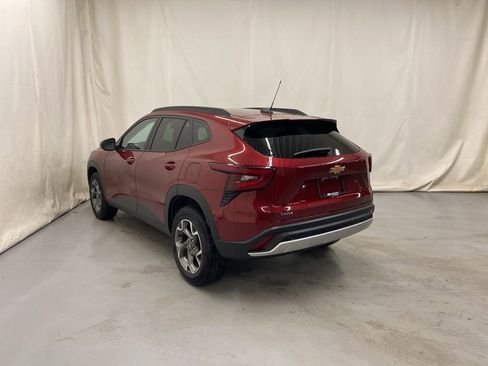 Used 2025 Chevrolet Trax LT FWD image 5