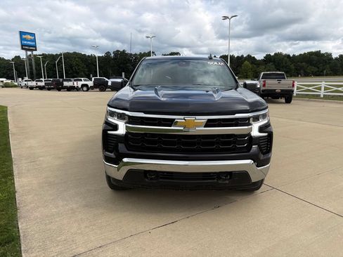Used 2023 Chevrolet Silverado 1500 LT AWD/4WD image 9