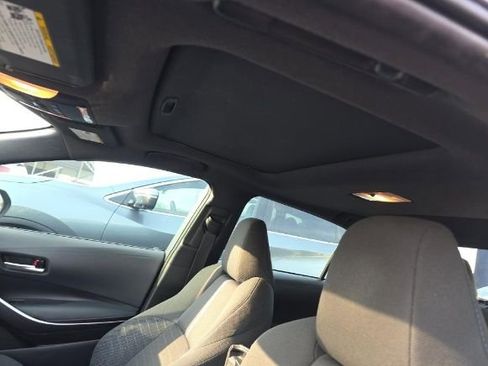 Used 2021 Toyota Corolla SE w/ SE Premium Package image 9