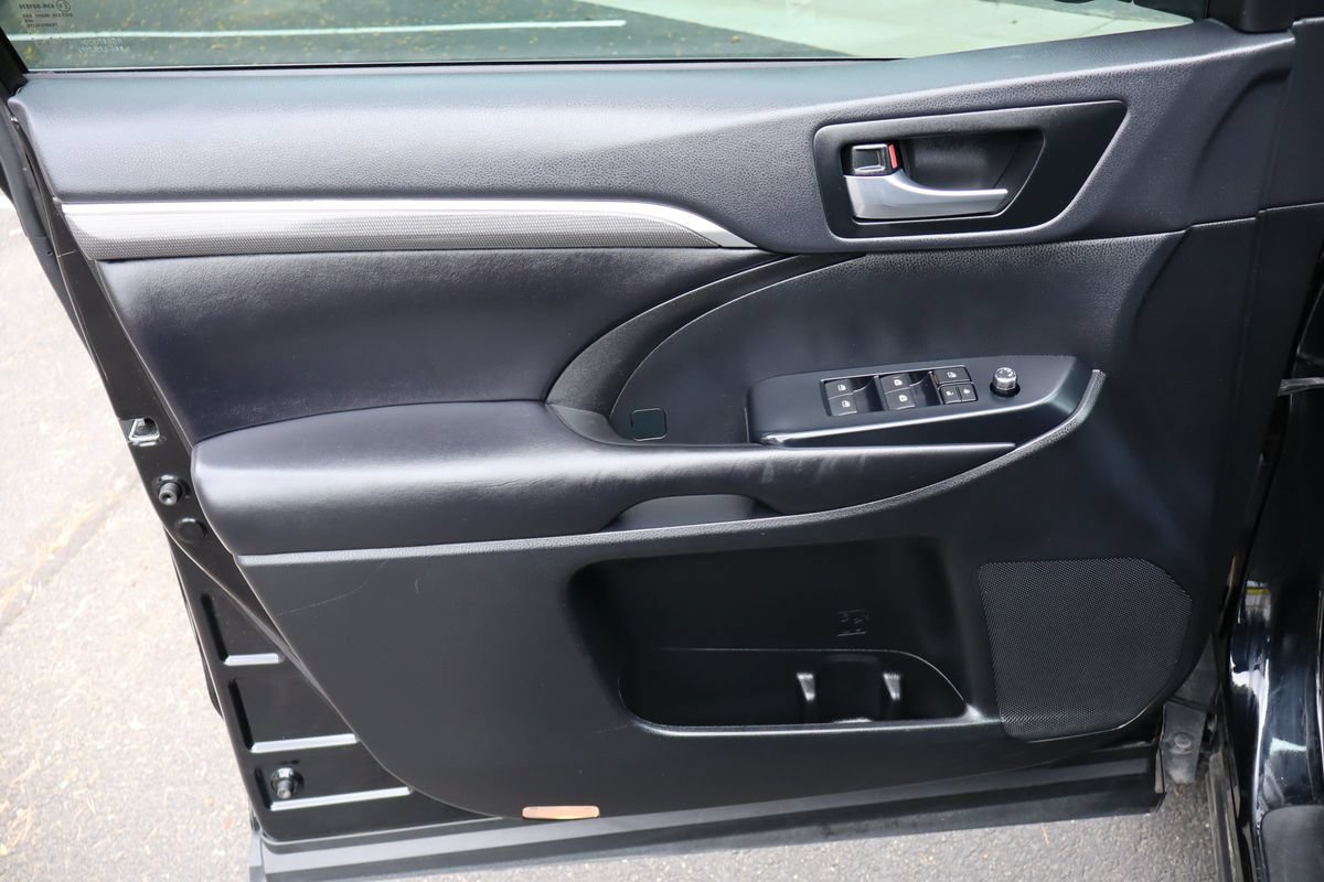 Used 2019 Toyota Highlander SE AWD/4WD image 27