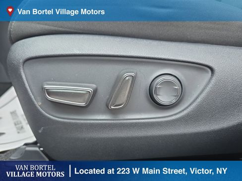 Used 2025 Toyota RAV4 XLE w/ Weather Package image 12