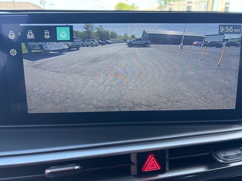 Used 2025 Kia Sorento LX FWD image 30