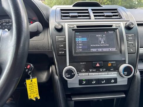 Used 2014 Toyota Camry SE FWD image 20