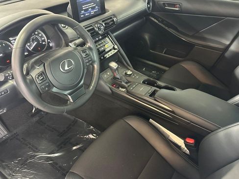 Certified 2025 Lexus IS 300 F Sport RWD image 4