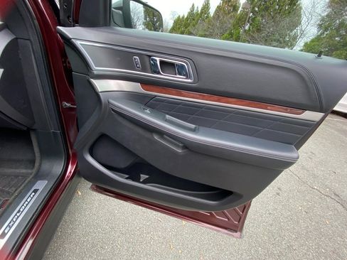 Used 2018 Ford Explorer Platinum image 35
