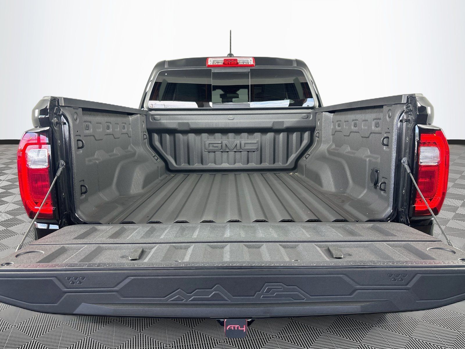 Used 2025 GMC Canyon AT4 w/ AT4X Package AWD/4WD image 27