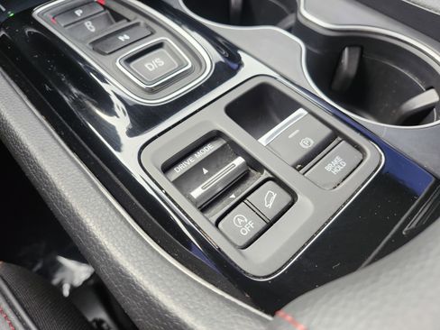 Used 2025 Honda Pilot Black Edition image 37