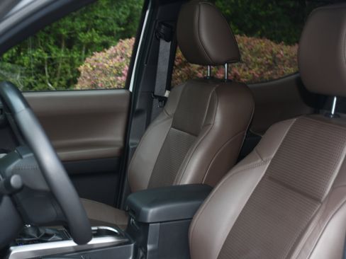 Certified 2023 Toyota Tacoma Limited AWD/4WD image 12