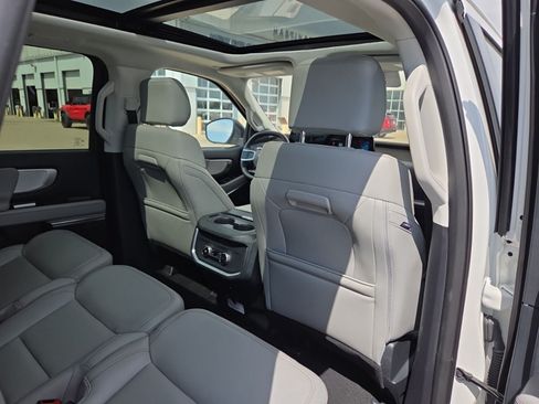 Used 2025 Ford Expedition Max Active AWD/4WD image 17