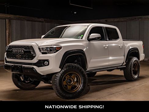 Used 2021 Toyota Tacoma TRD Off-Road w/ Technology Package AWD/4WD image 3