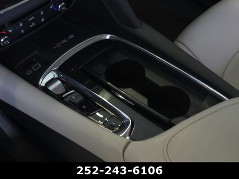 Used 2023 Buick Enclave Essence FWD image 15