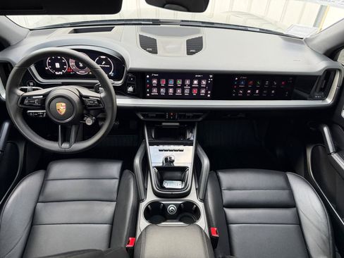 Used 2024 Porsche Cayenne w/ Technology Package AWD/4WD image 7