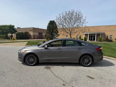 Used 2014 Ford Fusion SE w/ Equipment Group 502A FWD image 2