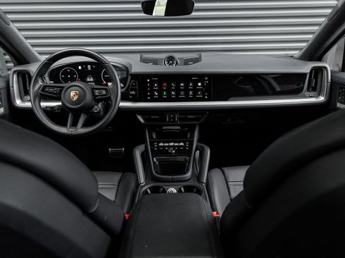 Certified 2025 Porsche Cayenne S AWD/4WD image 16